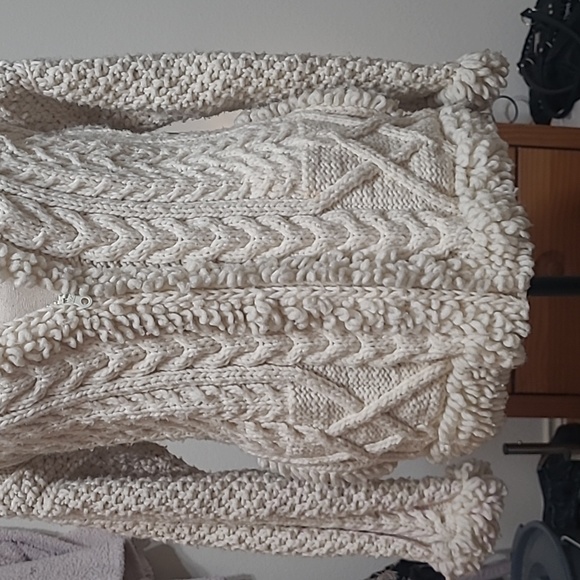 100% Wool Coat..Chunky Knit Wool Hooded Coat. Made in Ecuador - Picture 8 of 15